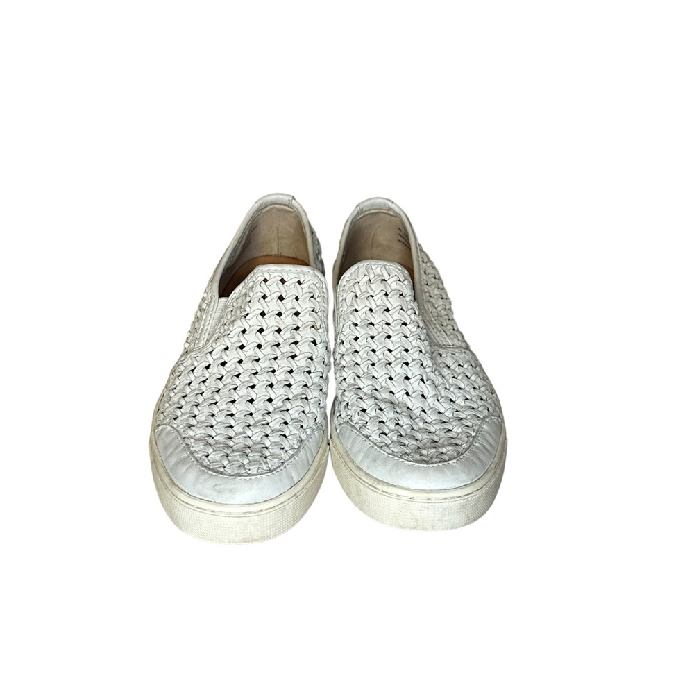 FRYE WHITE WEAVED SLIP ON SHOE US 9